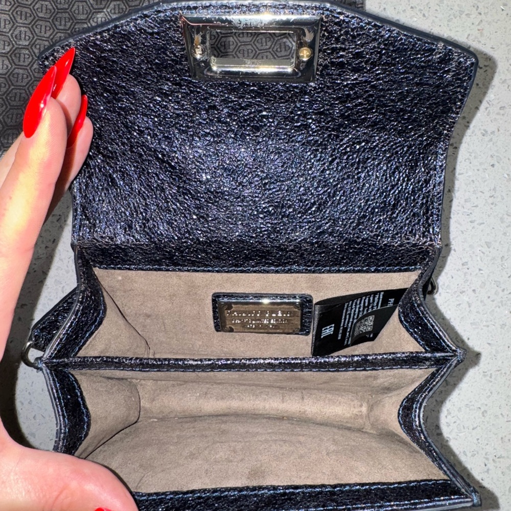 Glamorous Black Skull Embellished Crossbody Bag - Picture 5 of 12